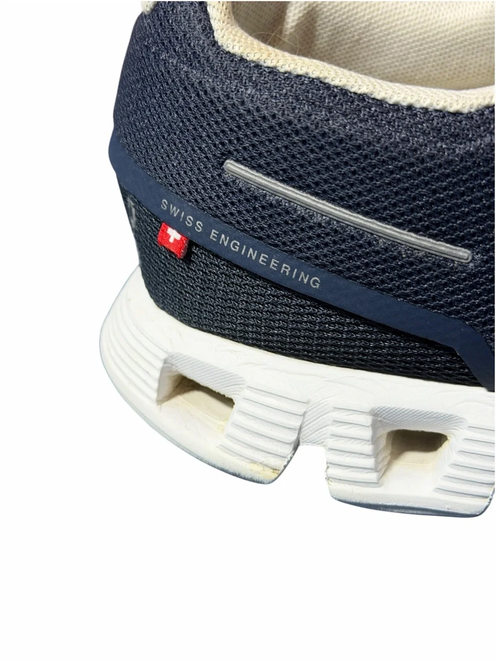 On Mens Cloud 6 Sneakers in Midnight Navy/White Sz 10